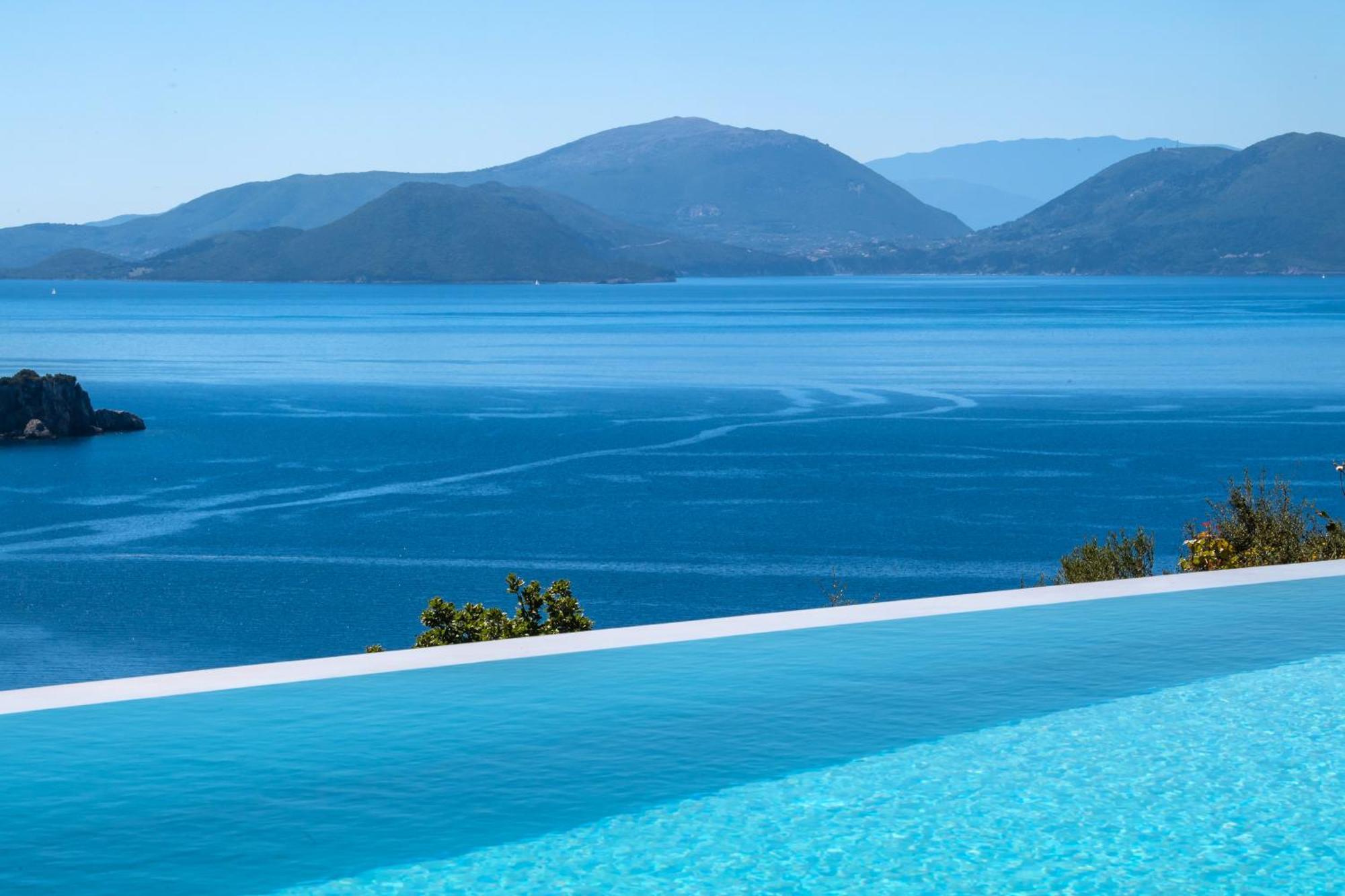 Pantea Luxury Villa วาซีลีกี ภายนอก รูปภาพ